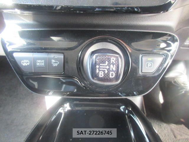Toyota PRIUS PHV 2018-02 208864-14