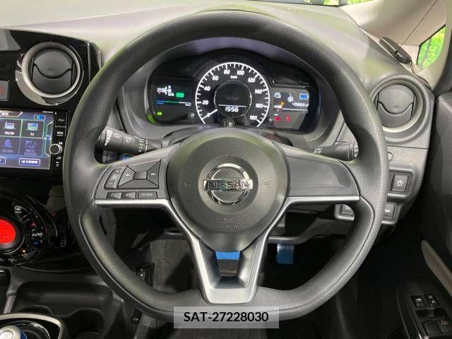 Nissan NOTE 2018-06 253374-11