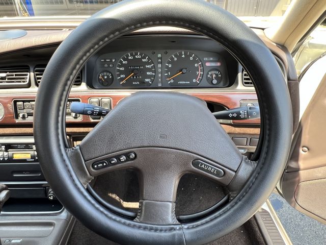 Nissan LAUREL 1989-01 7758-26