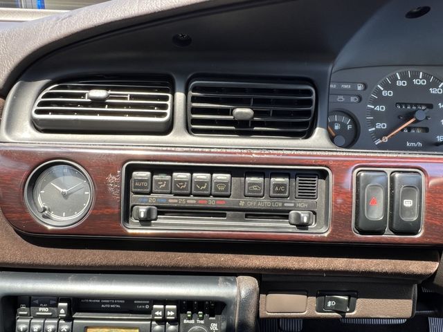 Nissan LAUREL 1989-01 7758-17