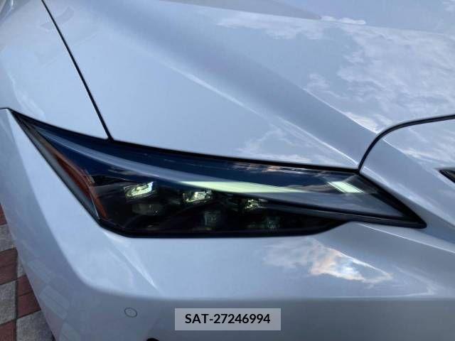 Lexus IS 2021-10 300017-13