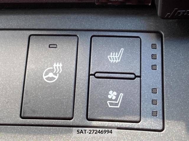 Lexus IS 2021-10 300017-6