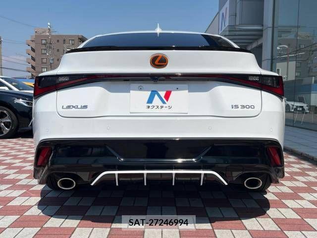 Lexus IS 2021-10 300017-15