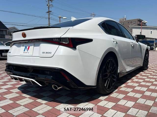 Lexus IS 2021-10 300017-17