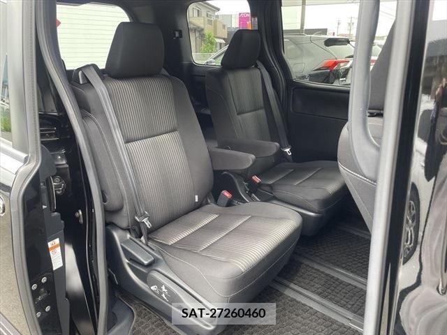 Toyota NOAH 2017-10 321530-9