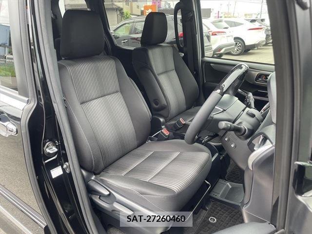 Toyota NOAH 2017-10 321530-8