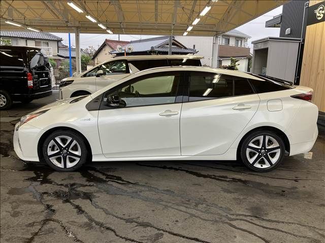 Toyota PRIUS 2018-10 186650-16