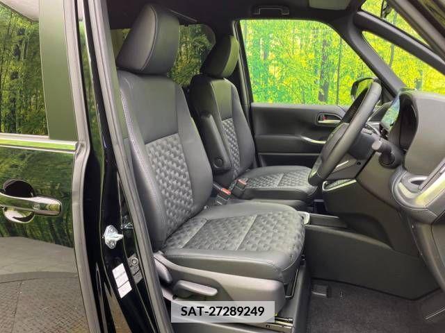 Toyota VOXY HYBRID 2022-04 370597-7