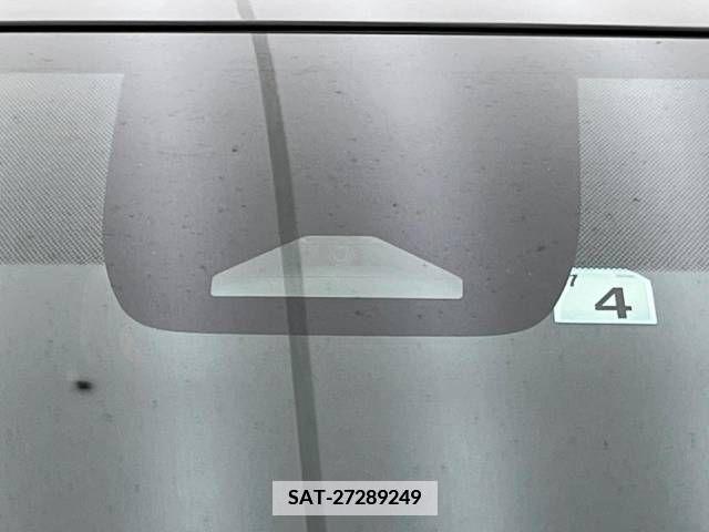 Toyota VOXY HYBRID 2022-04 370597-2