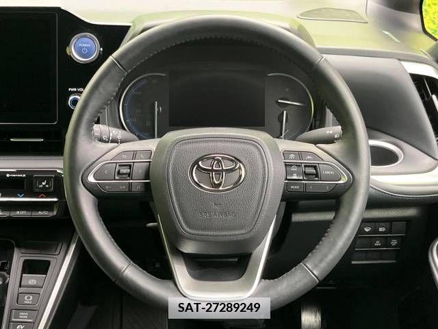 Toyota VOXY HYBRID 2022-04 370597-11