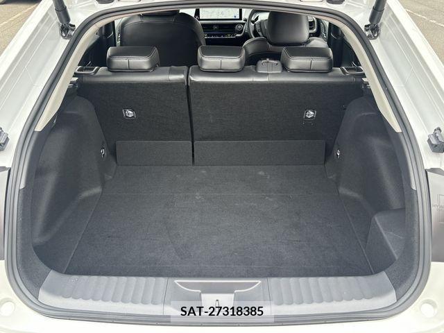Toyota PRIUS 2023-08 379845-18