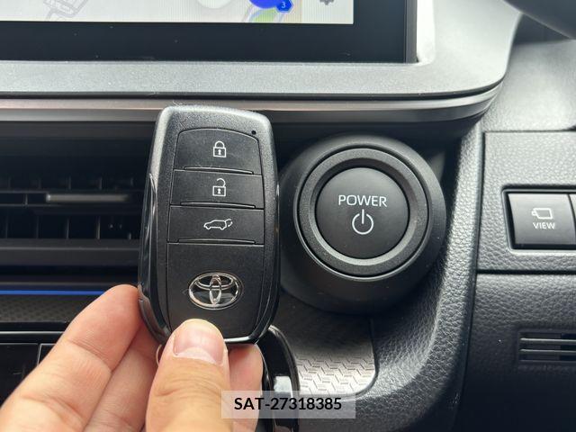 Toyota PRIUS 2023-08 379845-29