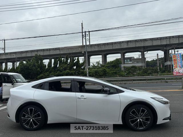 Toyota PRIUS 2023-08 379845-6