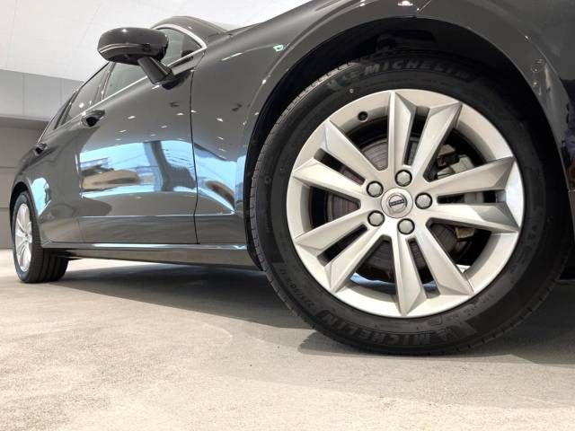 Volvo V60 2021-03 18107-15