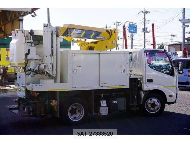 Hino DUTRO 2017-09 205529-7
