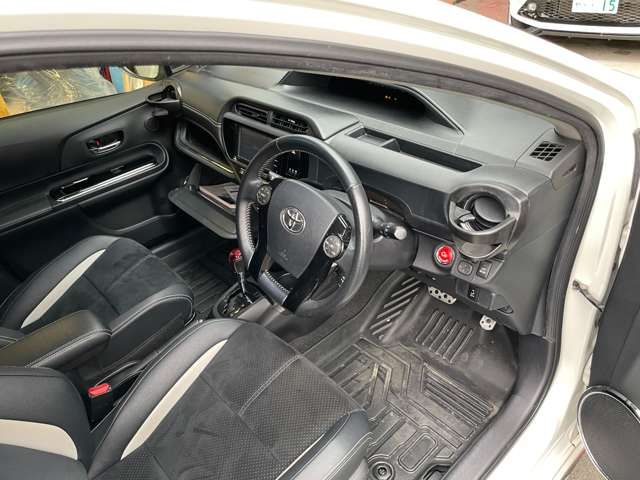 Toyota AQUA 2015-03 12823-16