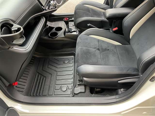 Toyota AQUA 2015-03 12823-18