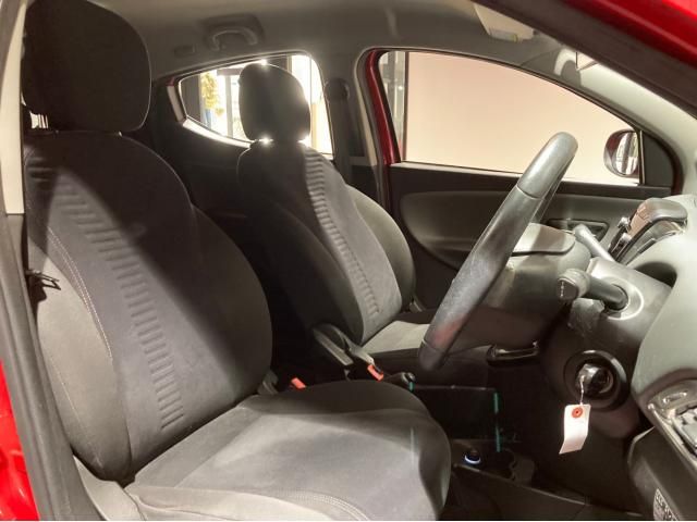 Chrysler YPSILON 2014-03 13451-8