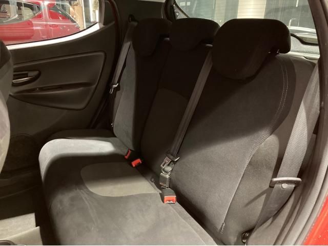 Chrysler YPSILON 2014-03 13451-10