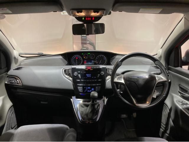 Chrysler YPSILON 2014-03 13451-3