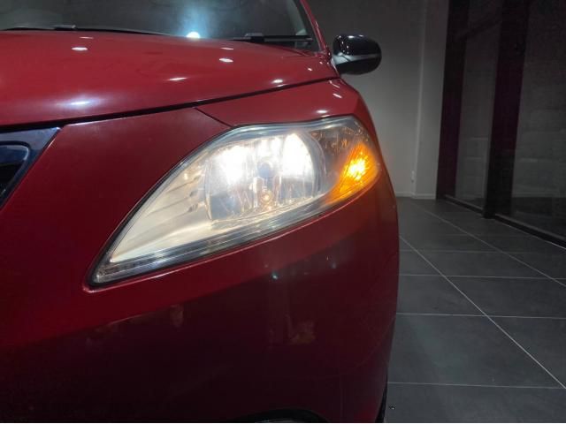 Chrysler YPSILON 2014-03 13451-16