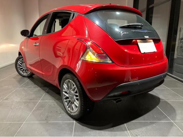 Chrysler YPSILON 2014-03 13451-2