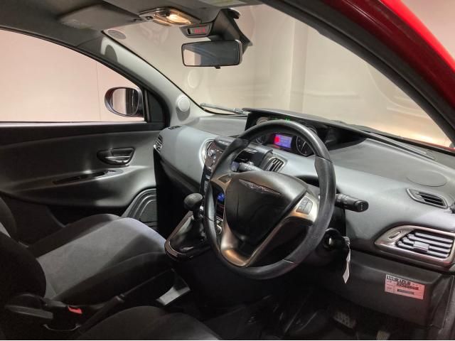 Chrysler YPSILON 2014-03 13451-9