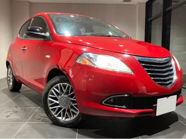 Chrysler YPSILON 2014-03 13451-12