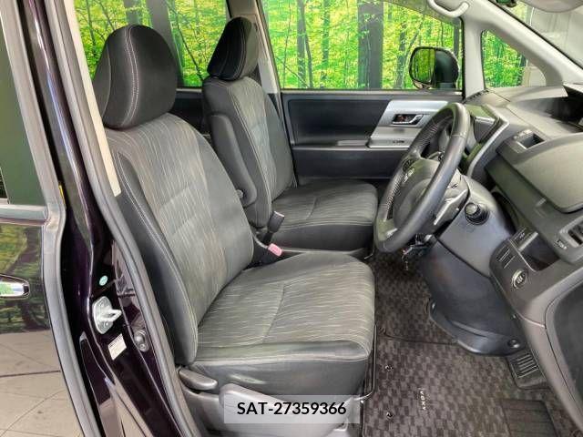 Toyota VOXY 2011-11 370358-8