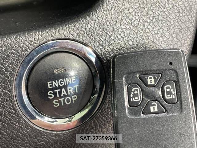 Toyota VOXY 2011-11 370358-7