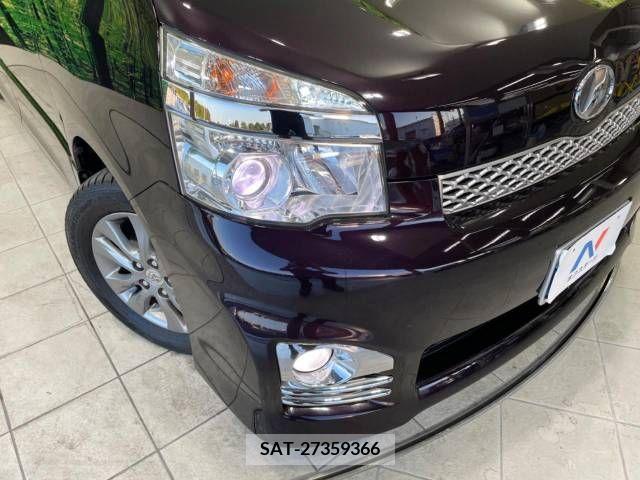 Toyota VOXY 2011-11 370358-12