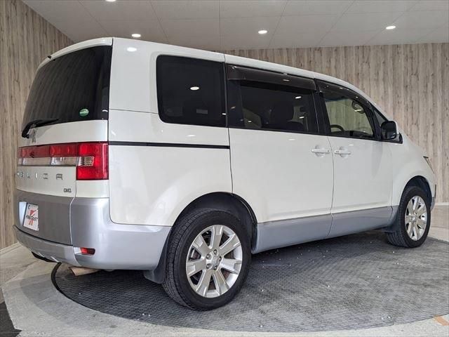 Mitsubishi DELICA D5 2016-02 185205-4