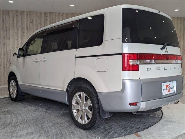 Mitsubishi DELICA D5 2016-02 185205-6