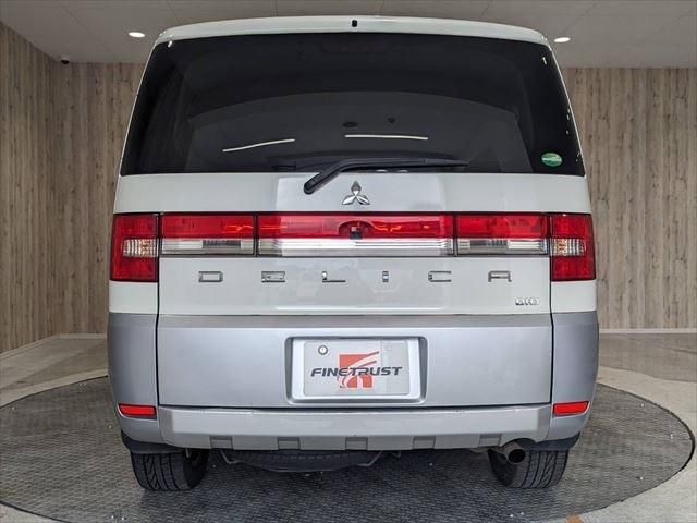 Mitsubishi DELICA D5 2016-02 185205-5