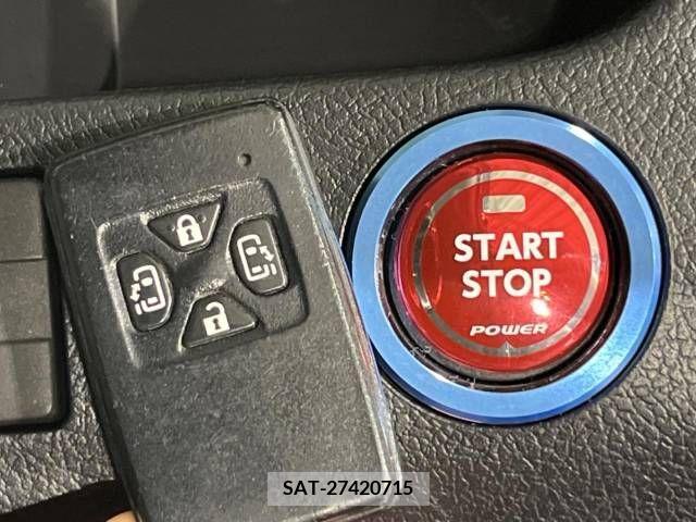 Toyota NOAH 2013-11 321365-6