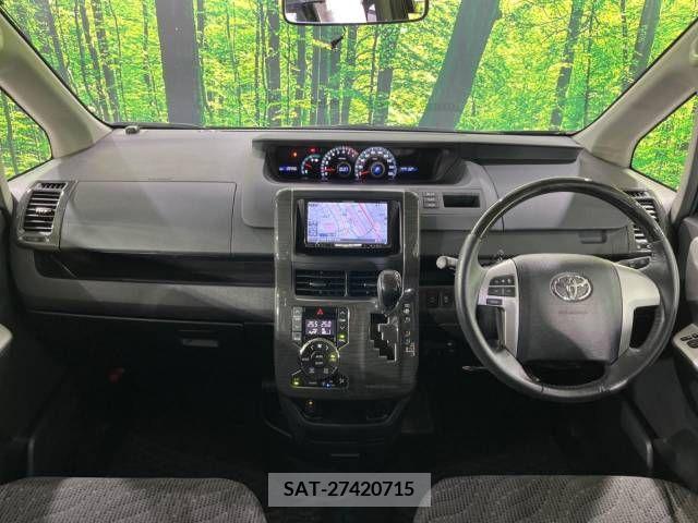 Toyota NOAH 2013-11 321365-1