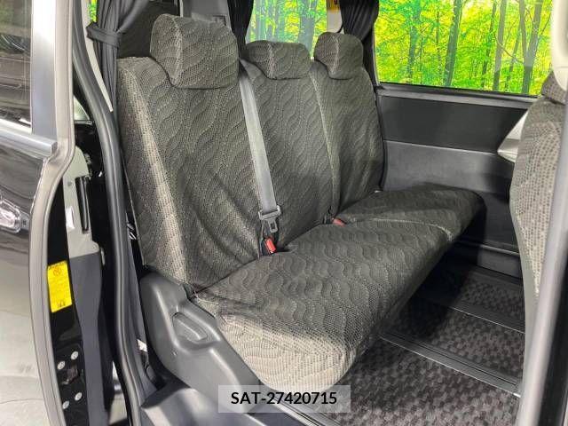 Toyota NOAH 2013-11 321365-9