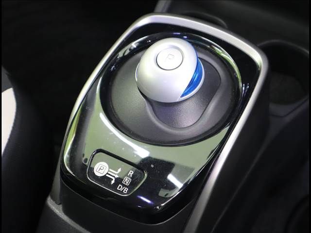 Nissan NOTE 2018-02 21886-9