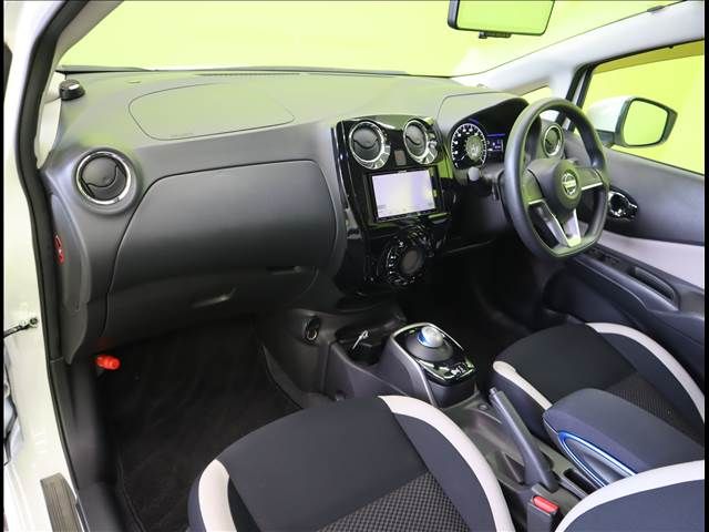 Nissan NOTE 2018-02 21886-28