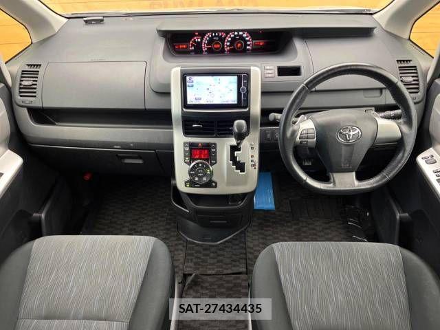 Toyota NOAH 2013-10 449037-1