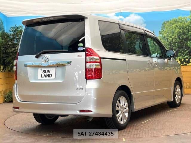 Toyota NOAH 2013-10 449037-18
