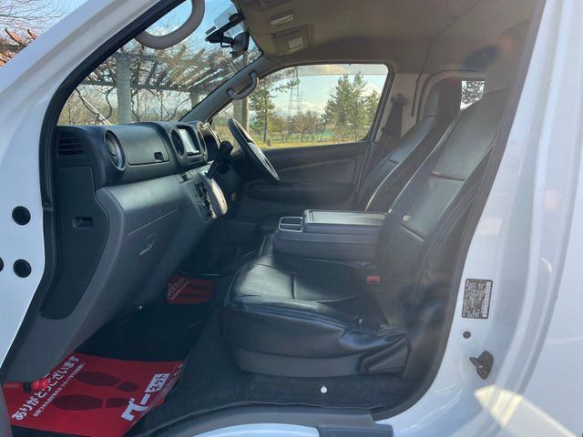 Nissan NV350 Caravan 2014-10 184235-6