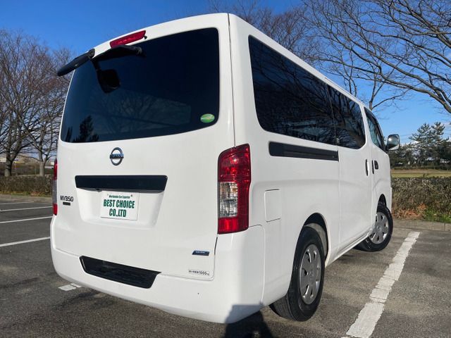 Nissan NV350 Caravan 2014-10 184235-1