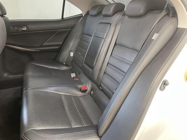 Lexus IS 2013-06 194380-22