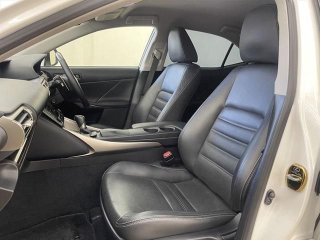 Lexus IS 2013-06 194380-21
