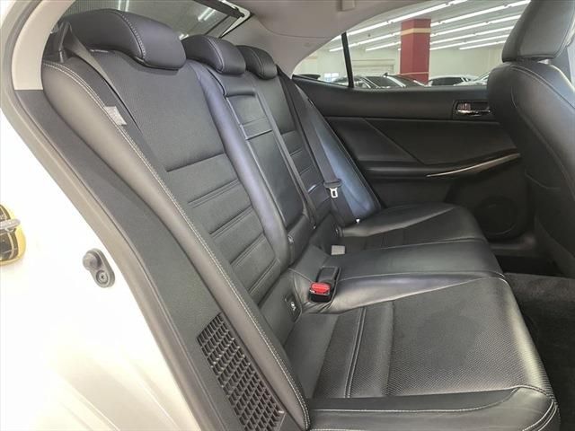 Lexus IS 2013-06 194380-20