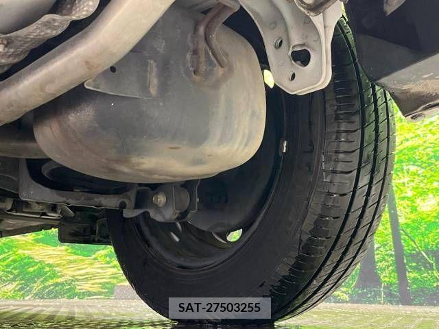 Toyota AQUA 2013-08 375824-17