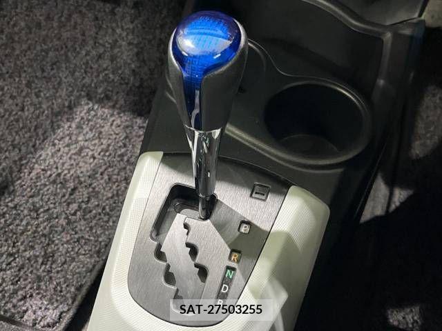 Toyota AQUA 2013-08 375824-19