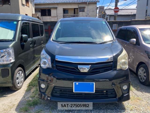Toyota NOAH 2010-07 392838-1