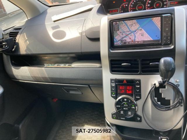 Toyota NOAH 2010-07 392838-17